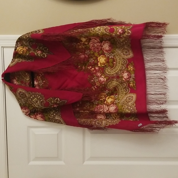 Gorgeous scarf/wrap - Picture 8 of 11